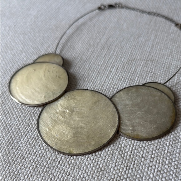 Culture Shell Necklace - Picture 3 of 12